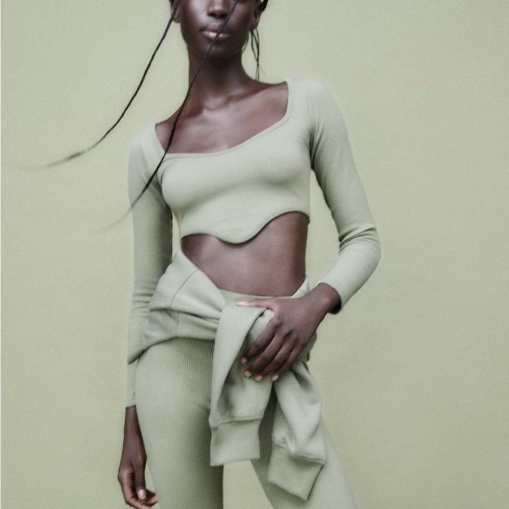 Crop top - Picture 3 of 6